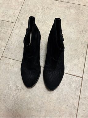 Wittner Black Women's Ankle Boots - Sleek Suede Style